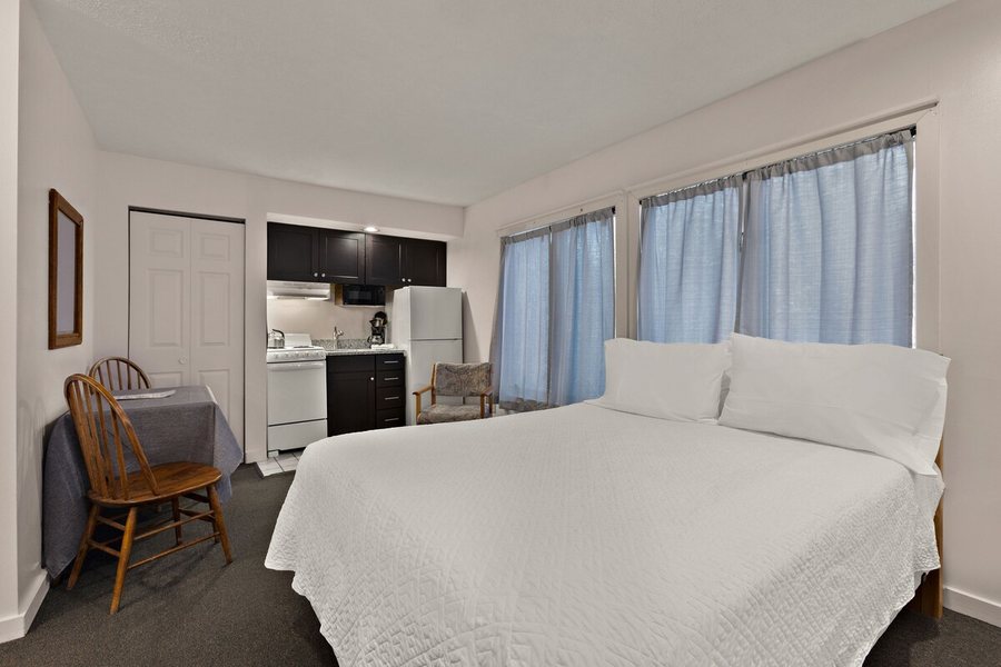 Traverse Bay Inn — Guest room