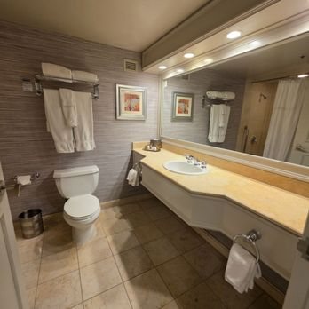 Treasure Valley Casino Hotel — Bathroom