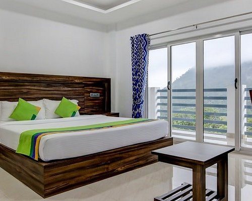 Treebo Trend Misty Garden Resorts With Mountain View — Guest room