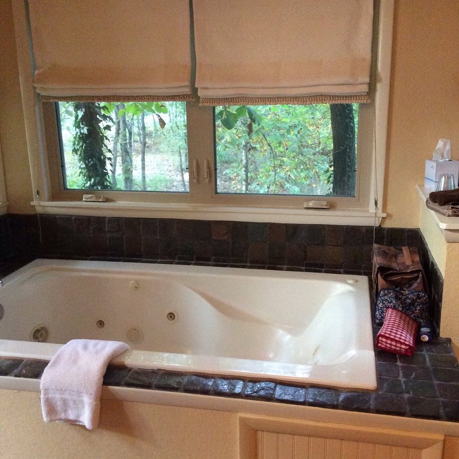 Treehouse Cottages — Bathroom