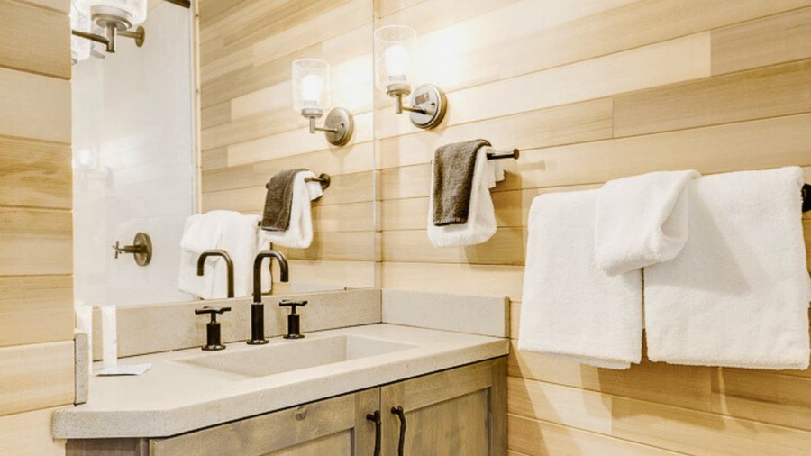 Treehouse Grove — Bathroom