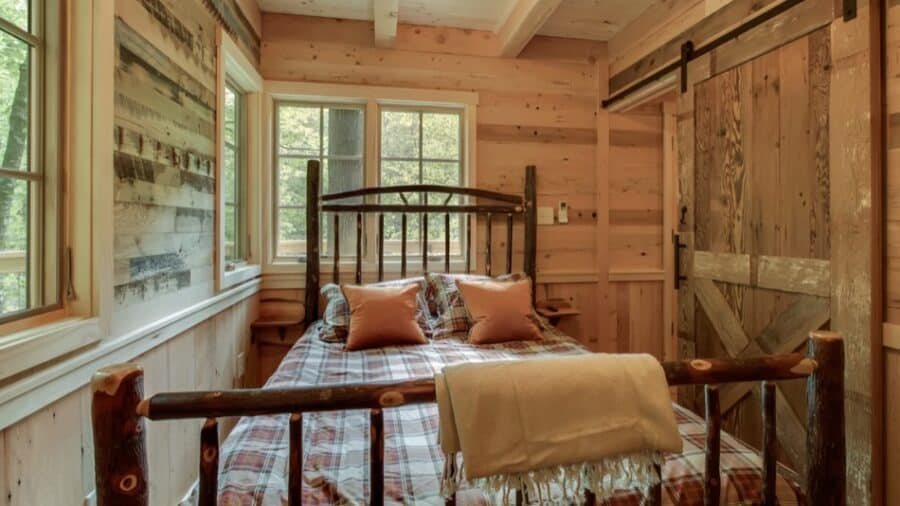 Treehouse Grove — Guest room