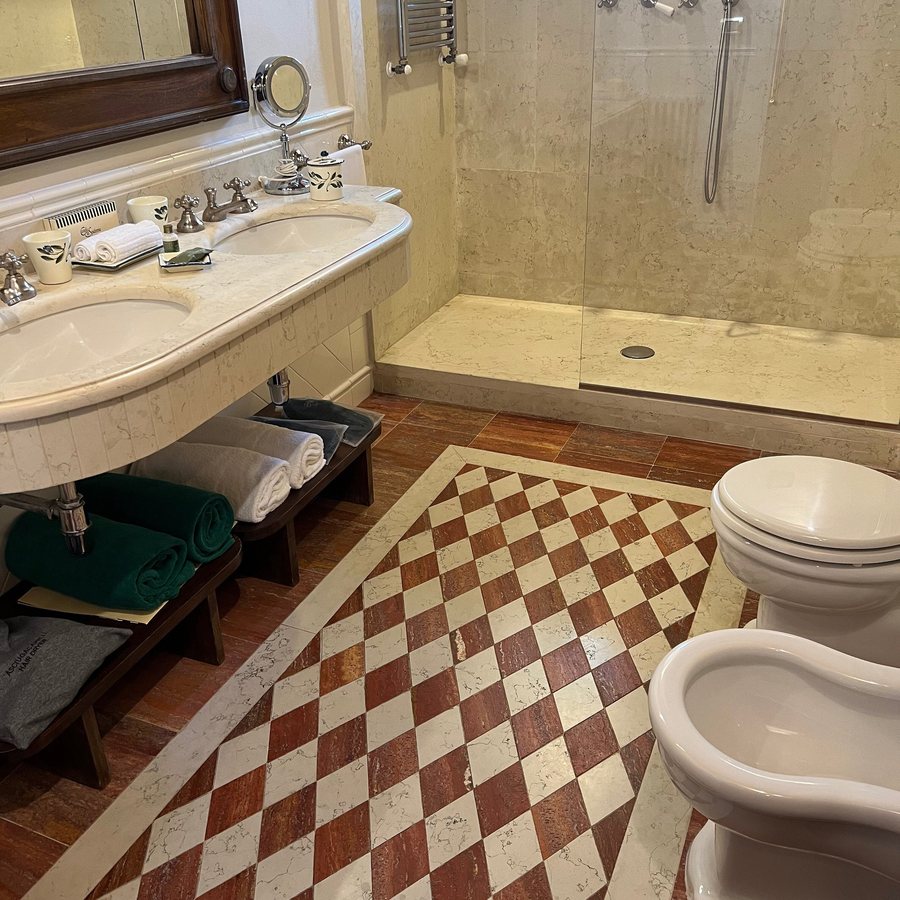 Tregole — Bathroom