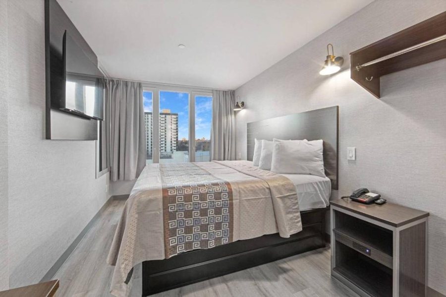 Tremont Hotel Bronx New York City New York — Guest room