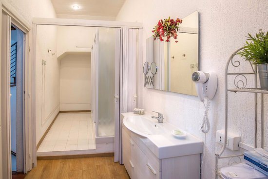 Trevi Rome Suite — Bathroom