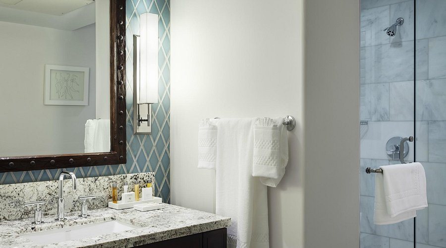 Triada Palm Springs Autograph Collection — Bathroom