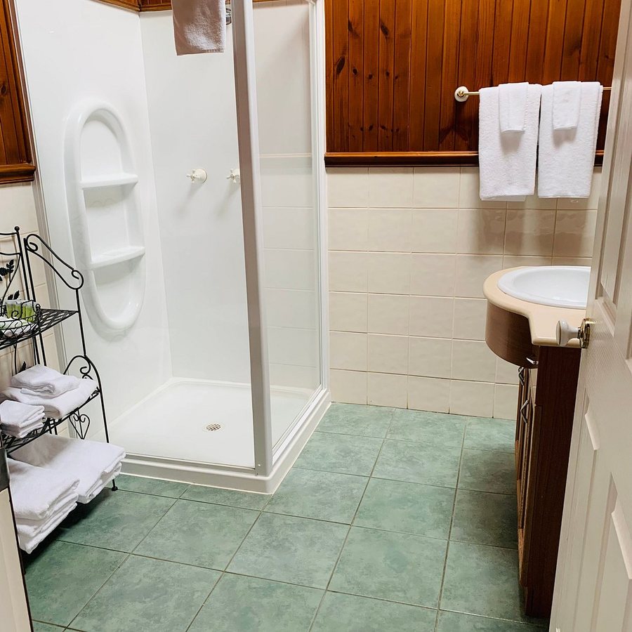 Triangle C Cabins — Bathroom