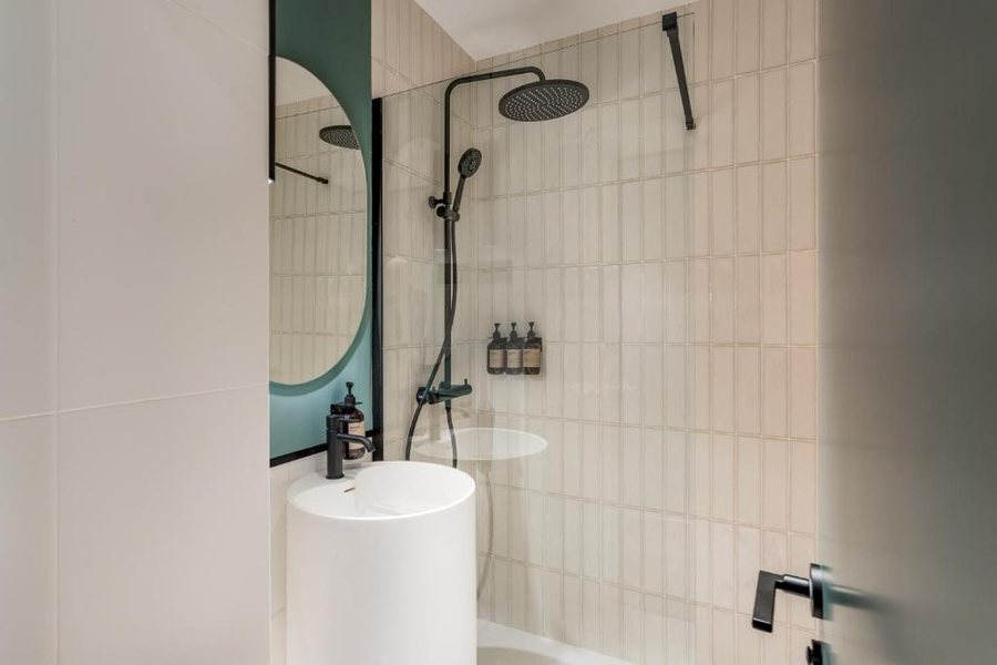 Tribu Malasana — Bathroom