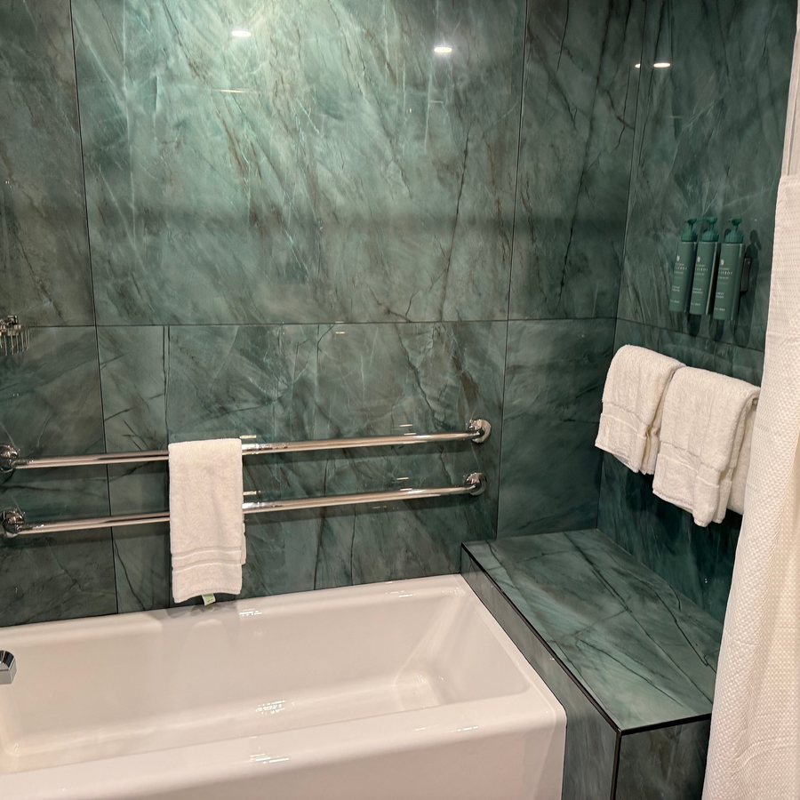 Trilogy Hotel Huntsville Autograph Collection — Bathroom