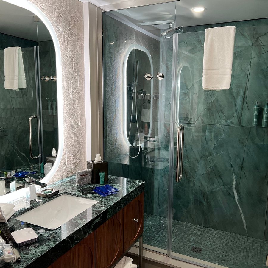 Trilogy Hotel Montgomery Autograph Collection — Bathroom