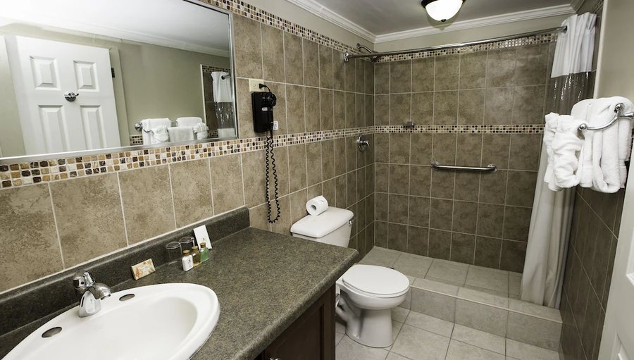Trinidad Inn — Bathroom
