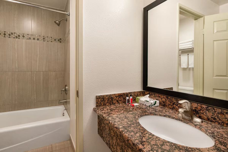 Triplodge of Santa Clarita — Bathroom