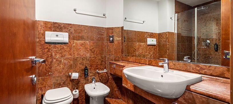 Triscinamare Hotel Residence — Bathroom
