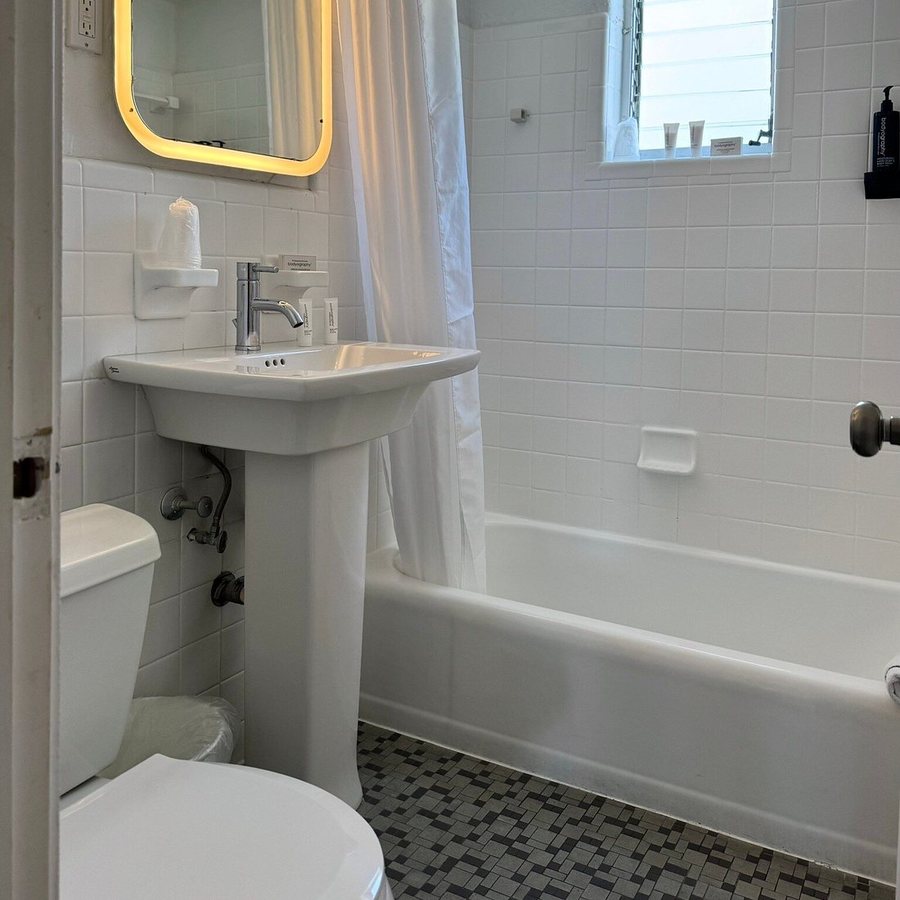 Tropi Rock Resort — Bathroom