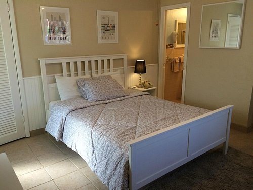Tropic Seas Resort — Guest room