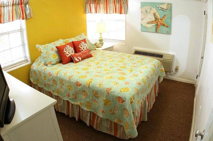Tropical Manor — Guest room