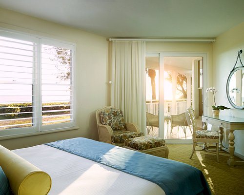 Tropical Winds Motel Cottages — Guest room