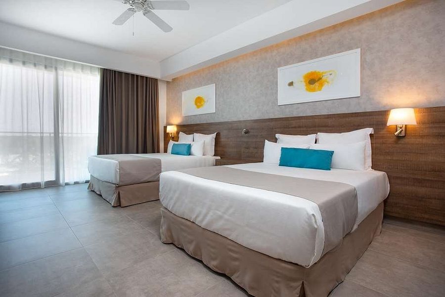 TROPICANA DELUXE BEACH CLUB SPA — Guest room