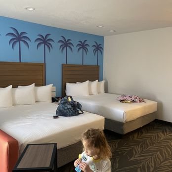Tropicana Inn and Suites — Guest room