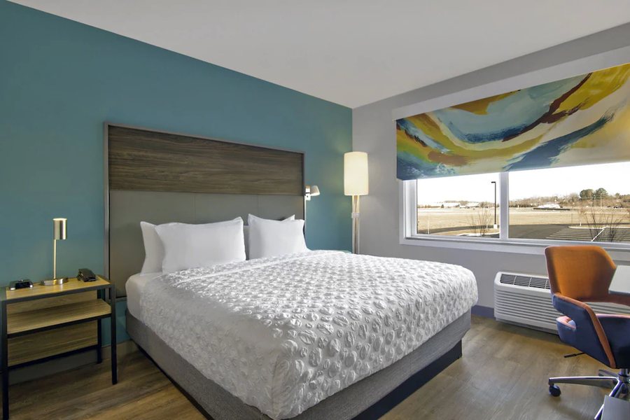 Tru by Hilton Ashburn One Loudoun — Guest room