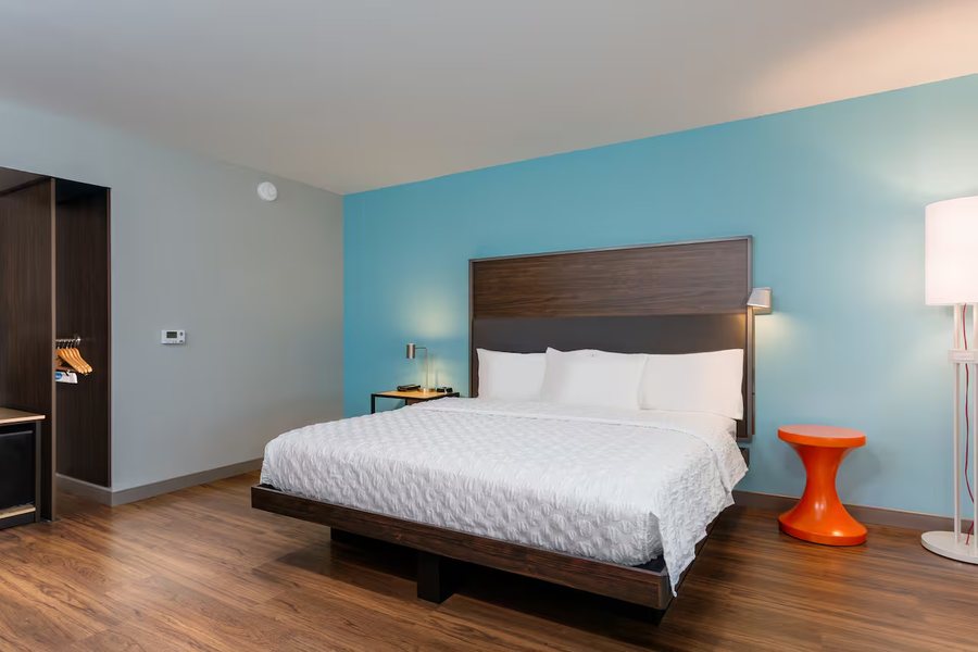 Tru by Hilton Ashland — Guest room