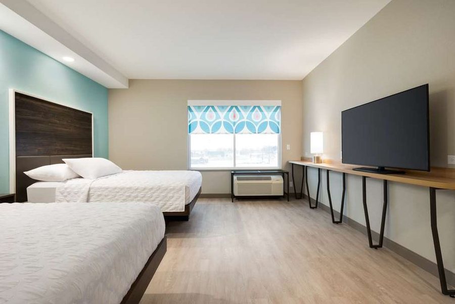 Tru by Hilton Cedar Rapids Westdale — Guest room