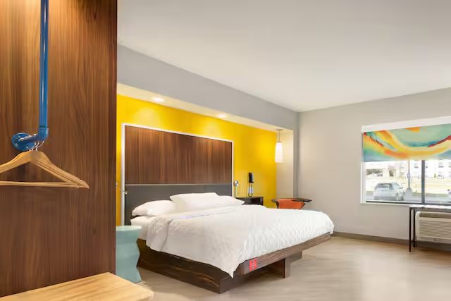 Tru by Hilton Cheyenne — Guest room