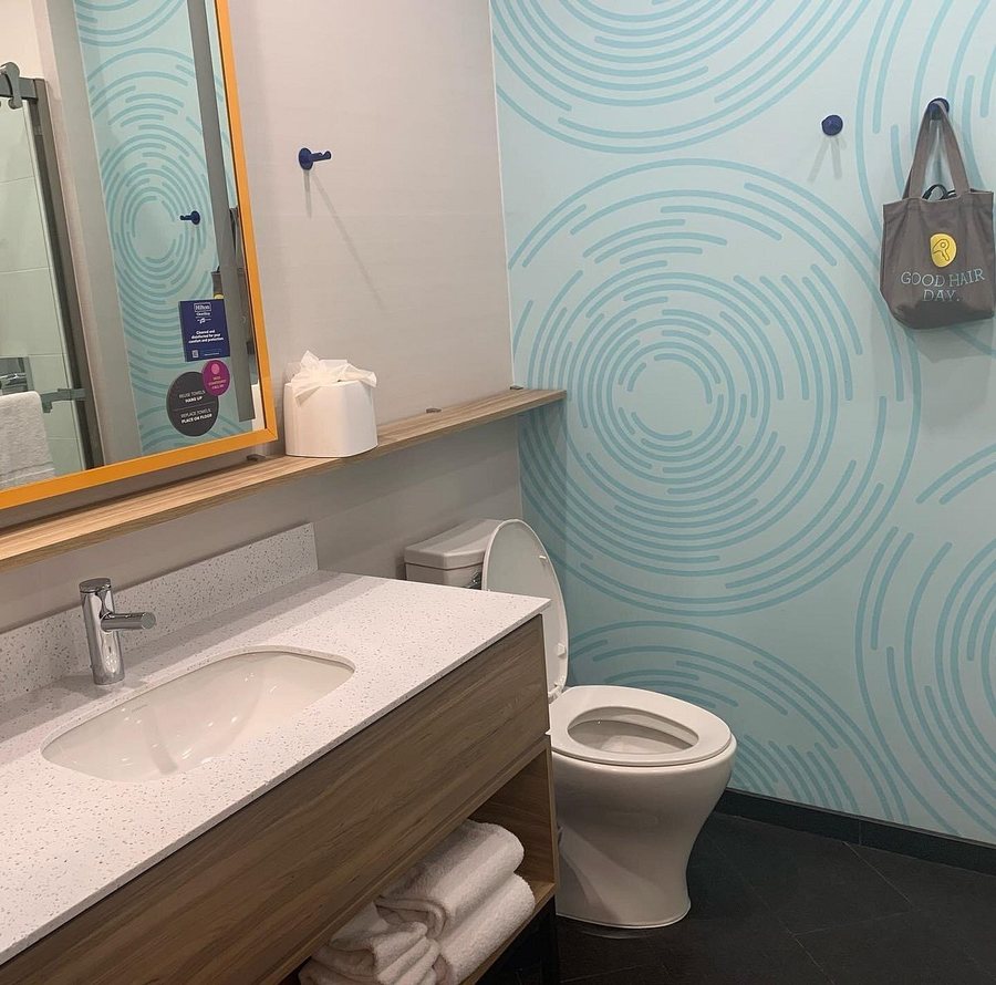 Tru by Hilton Garland Richardson — Bathroom