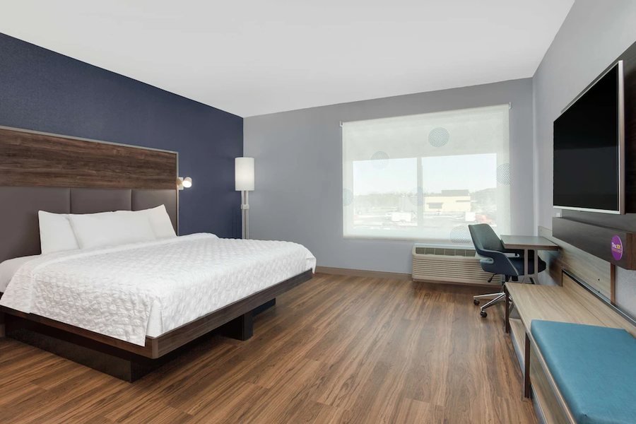 Tru by Hilton Jacksonville St Johns Town Center — Guest room
