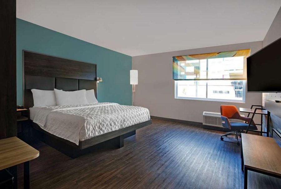 Tru by Hilton Knoxville West Turkey Creek — Guest room