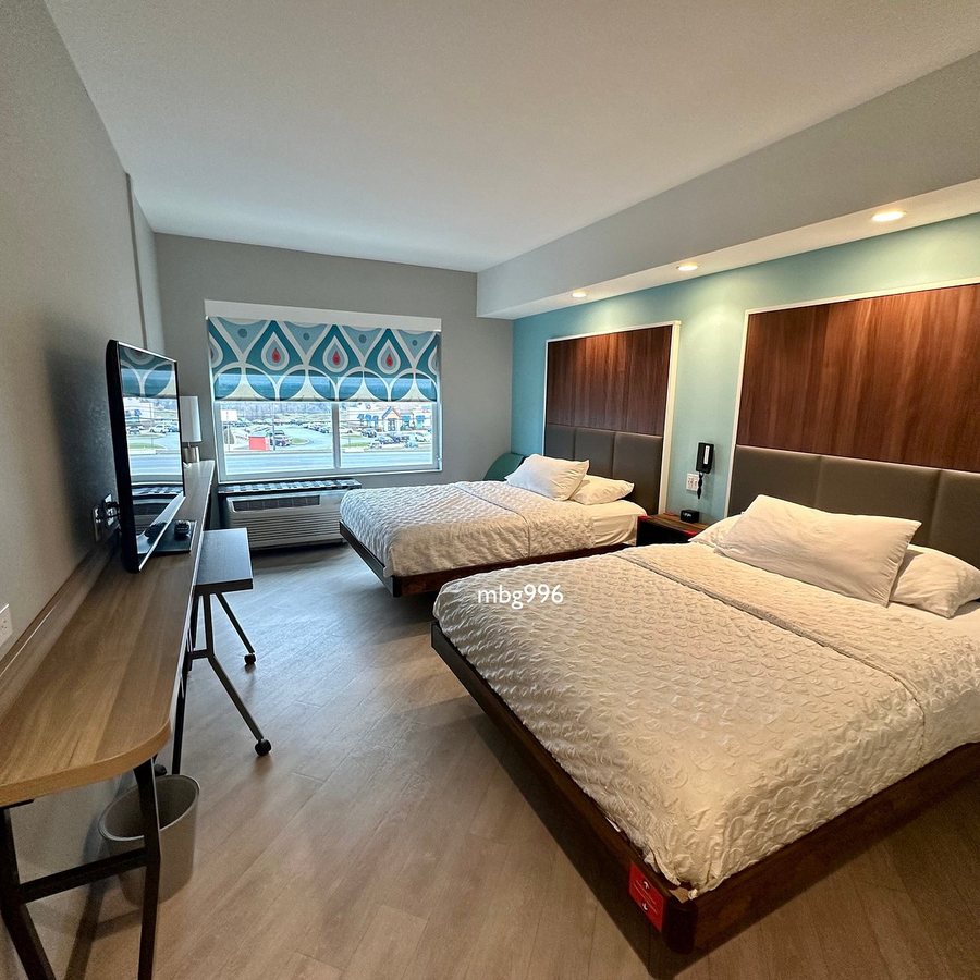 Tru by Hilton Lancaster East — Guest room