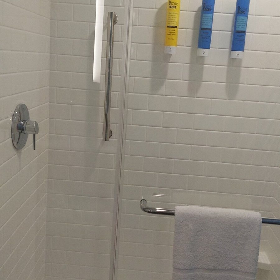Tru By Hilton Lawrenceville Atlanta I 85 Sugarloaf — Bathroom