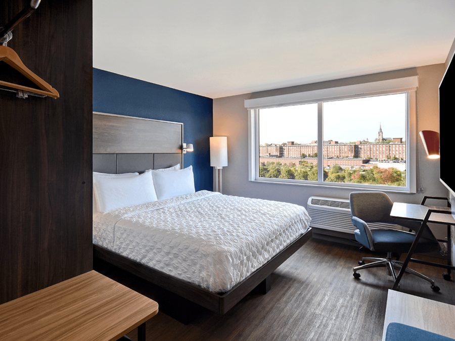 Tru By Hilton Manchester Downtown — Guest room
