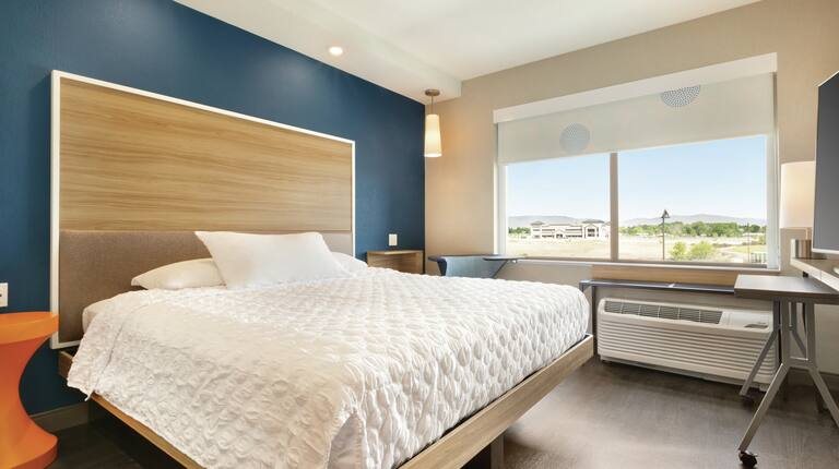 Tru by Hilton Meridian Boise West — Guest room