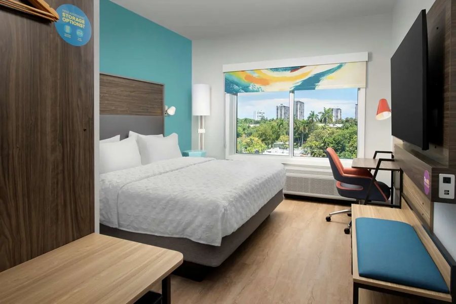 Tru by Hilton Miami West Brickell Miami Florida — Guest room