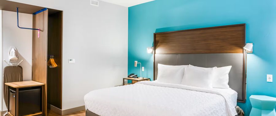 Tru by Hilton Midland — Guest room