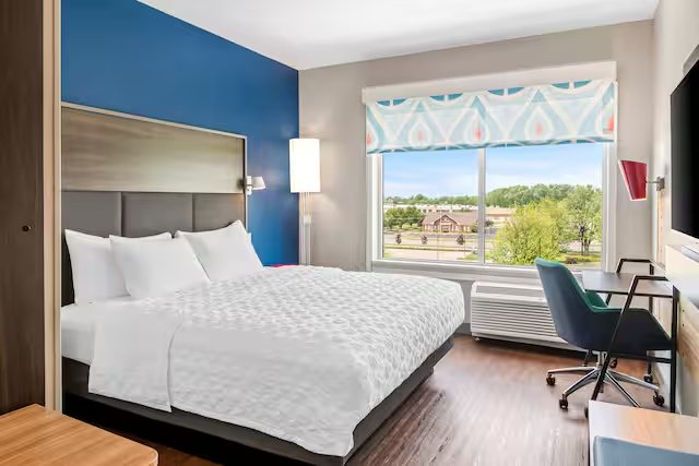 Tru by Hilton Monroe MI — Guest room