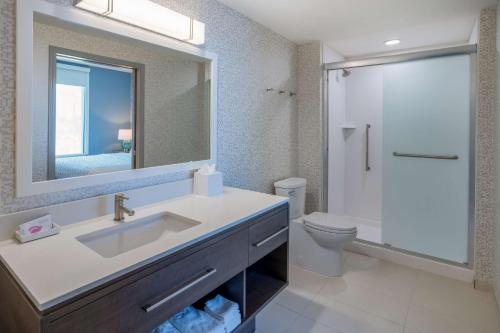 Tru by Hilton Pensacola Airport Medical Center — Bathroom