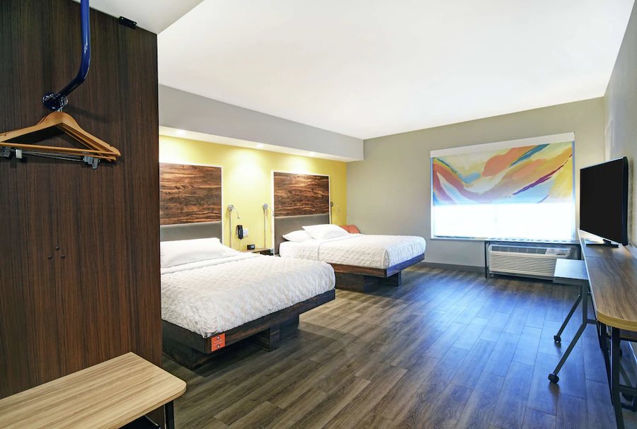 Tru by Hilton Portland Airport Area — Guest room