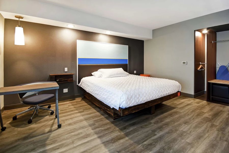 Tru by Hilton Salt Lake City Airport — Guest room