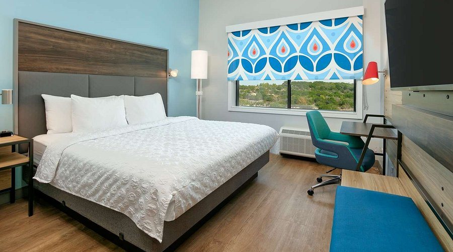 Tru by Hilton San Antonio at the Rim — Guest room