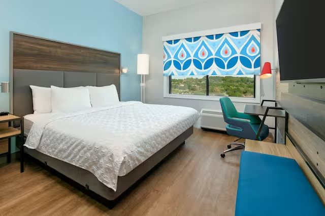 Tru by Hilton San Antonio Downtown Riverwalk — Guest room