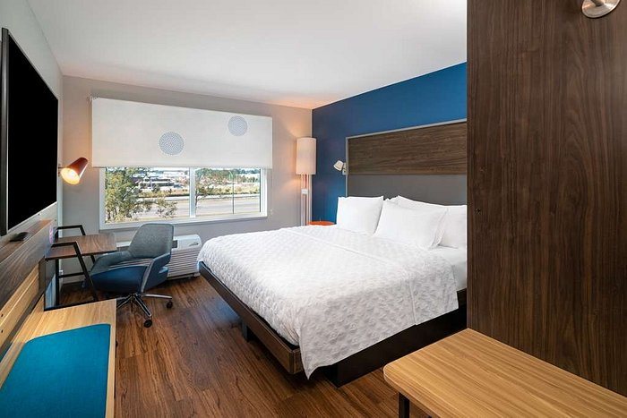 Tru by Hilton Savannah Airport — Guest room