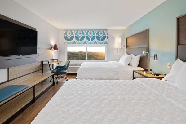 Tru by Hilton Sharonville Cincinnati — Guest room