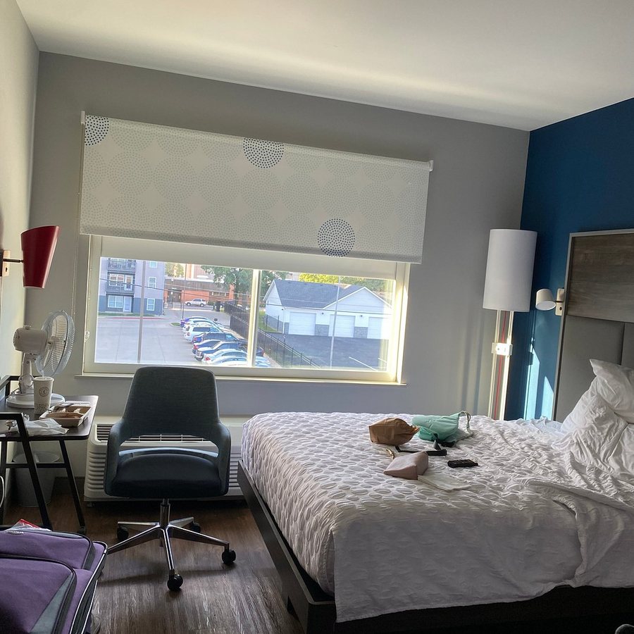 Tru by Hilton Springfield Downtown — Guest room