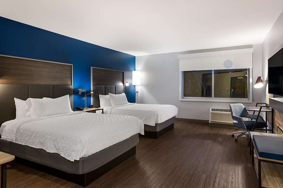 Tru by Hilton Traverse City — Guest room