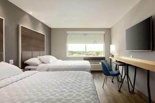 Tru by Hilton Wichita Northeast — Guest room