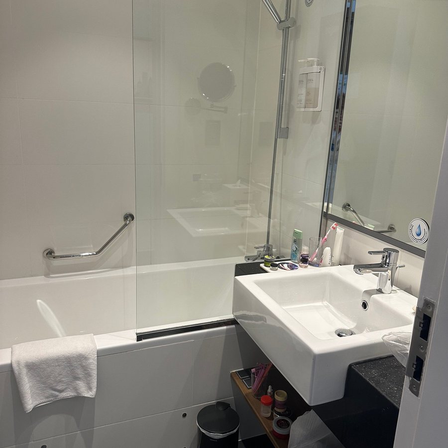 TRYP by Wyndham Dubai — Bathroom