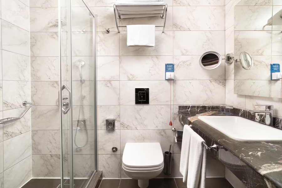 Tryp By Wyndham Istanbul Sisli Istanbul — Bathroom