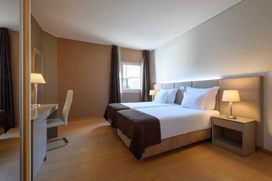 TRYP by Wyndham Porto Centro Hotel — Guest room